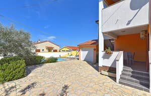 thumbnail: Exterior