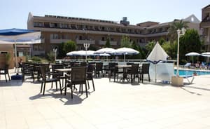thumbnail: Outdoor dining