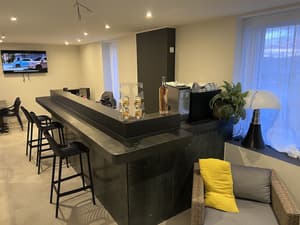 thumbnail: Bar (on property)