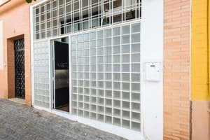 thumbnail: Exterior detail