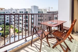 thumbnail: Outdoor dining