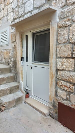 thumbnail: Front of property