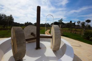 thumbnail: Exterior detail