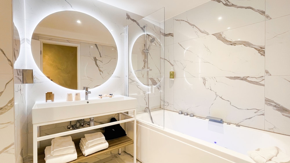 Jetted tub