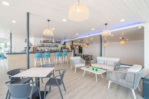 thumbnail: Snack bar