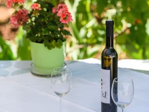 thumbnail: Outdoor dining
