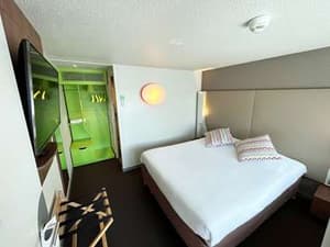 thumbnail: Guest Room,Bed,On-Site,Double Room,Family,Guest Room - Whole Room