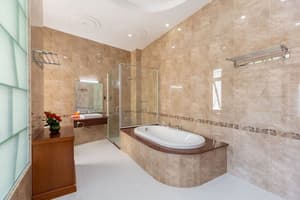 thumbnail: Deep soaking bathtub