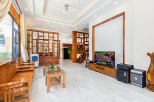 thumbnail: Lobby sitting area
