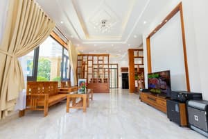 thumbnail: Lobby sitting area