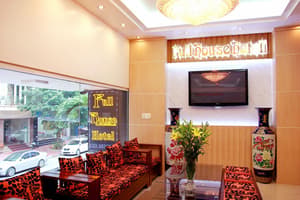 thumbnail: Lobby sitting area