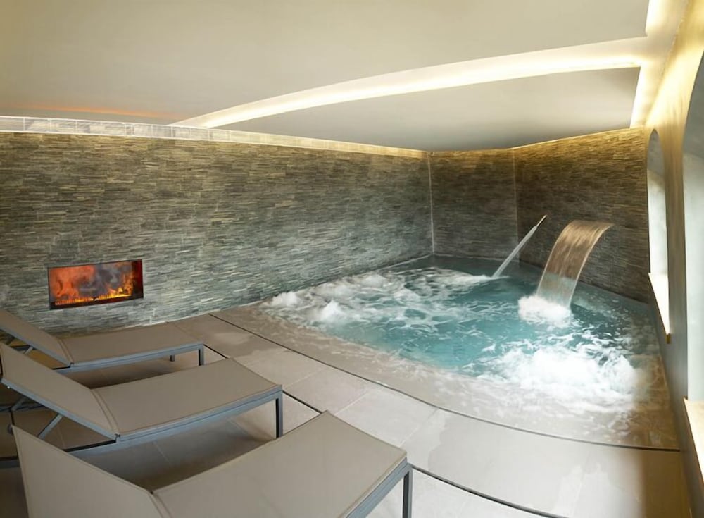 Swimming pool-spa