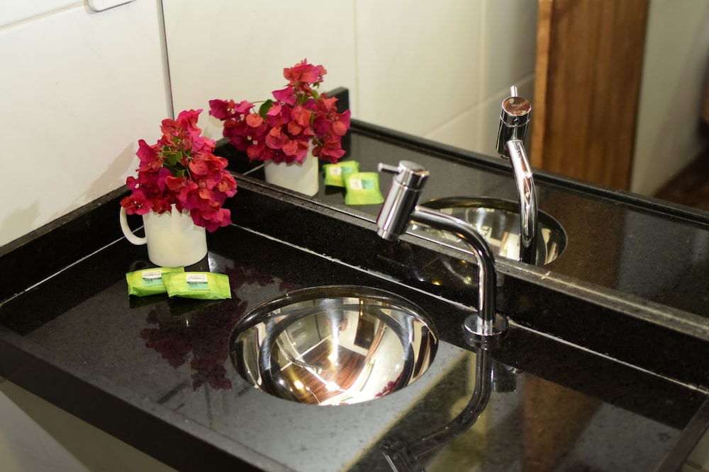 Bathroom sink