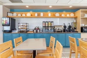 thumbnail: Breakfast area