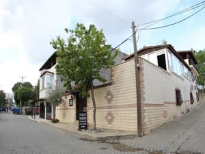 thumbnail: Front of property