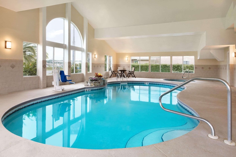 Swimming pool-spa