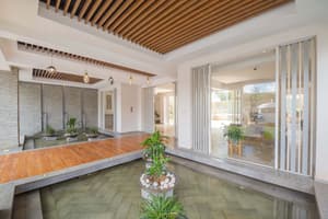 thumbnail: Interior entrance