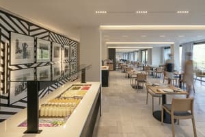 thumbnail: Breakfast area