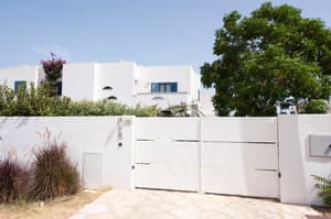 thumbnail: Front of property