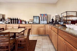 thumbnail: Breakfast area