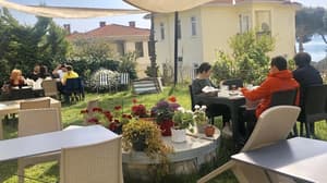 thumbnail: Outdoor dining