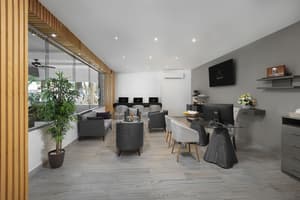 thumbnail: Business center