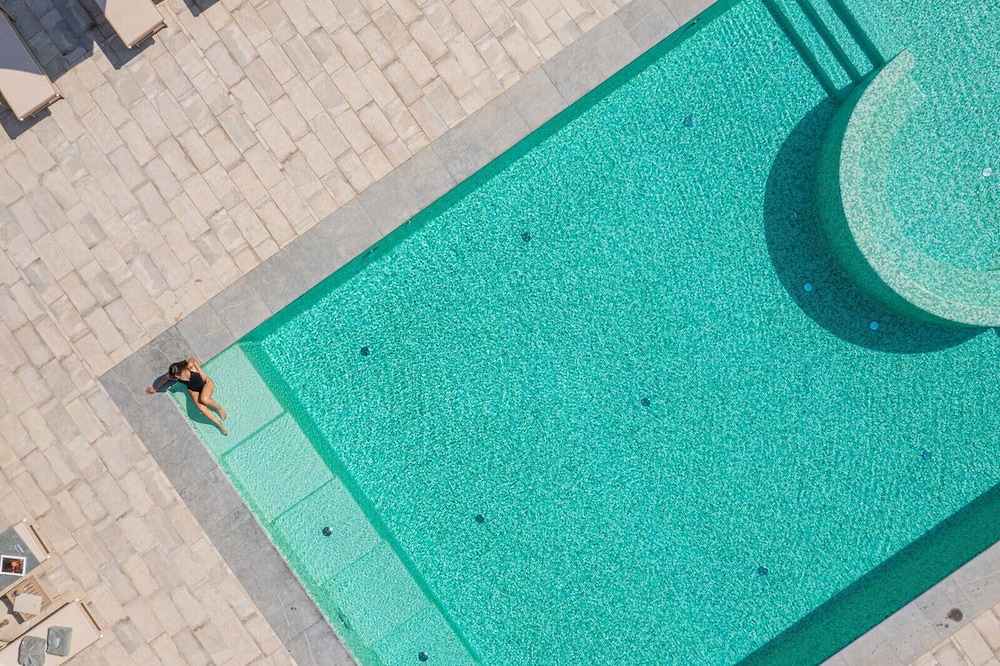 Rooftop pool