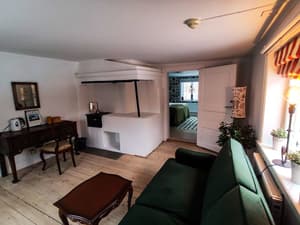 thumbnail: Interior