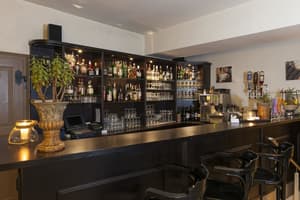 thumbnail: Bar (on property)