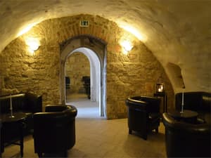 thumbnail: Bar (on property)