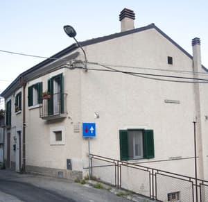 thumbnail: Front of property