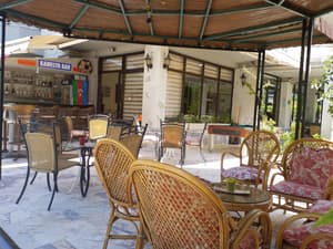 thumbnail: Outdoor dining