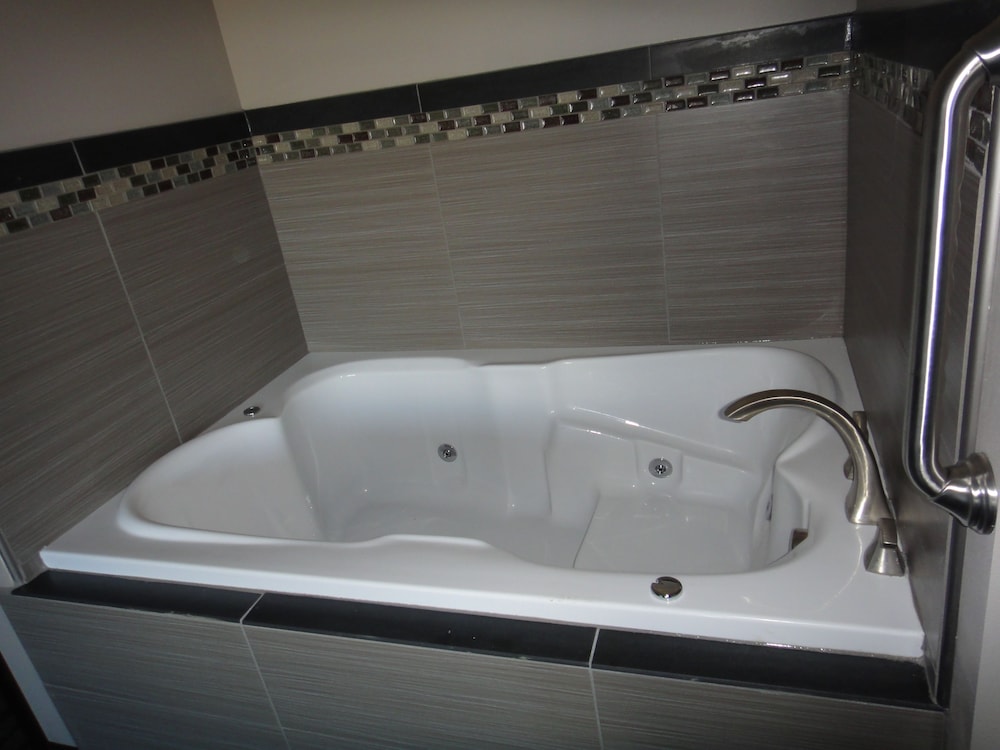 Jetted tub