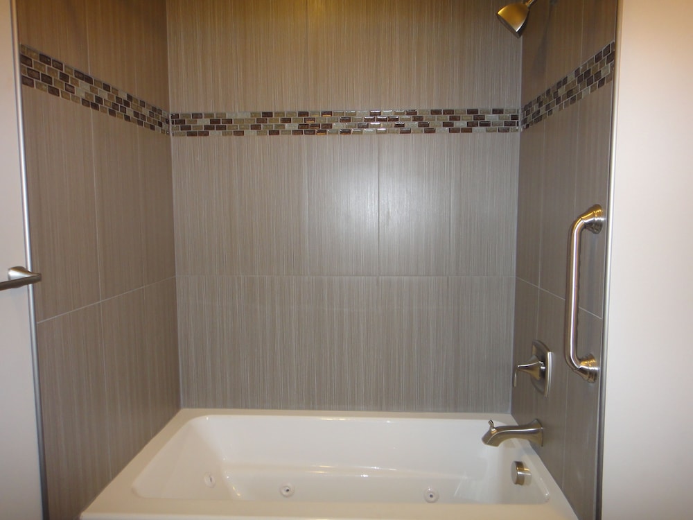 Jetted tub
