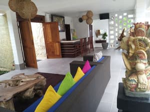 thumbnail: Lobby sitting area
