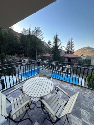 thumbnail: Front of property