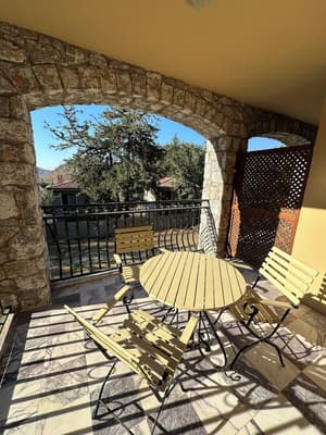 thumbnail: Exterior