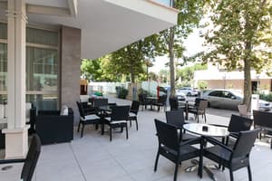 thumbnail: Outdoor dining