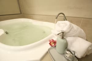 thumbnail: Jetted tub