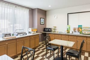 thumbnail: Breakfast area