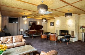 thumbnail: Lounge
