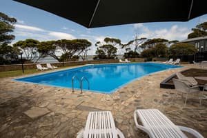 thumbnail: Bar (on property)