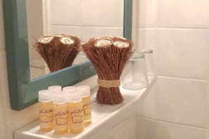 thumbnail: Bathroom amenities