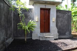 thumbnail: Property entrance