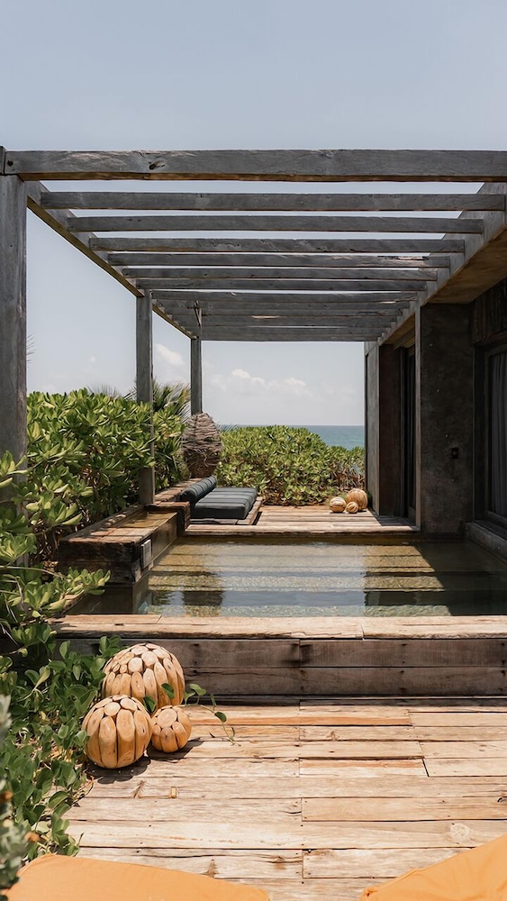Private pool