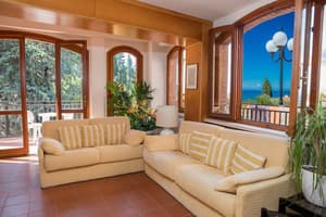thumbnail: Interior