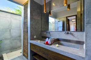 thumbnail: Bathroom sink