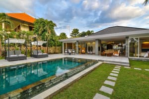 thumbnail: Front of property