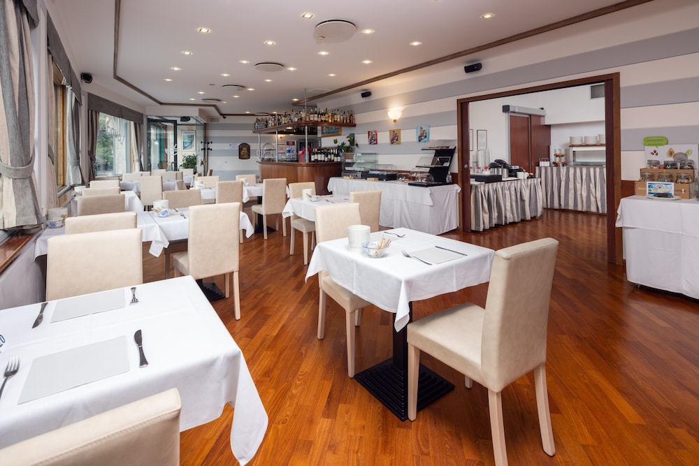 Restaurant-cafeteria