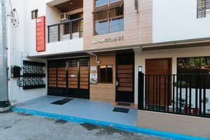 thumbnail: Front of property